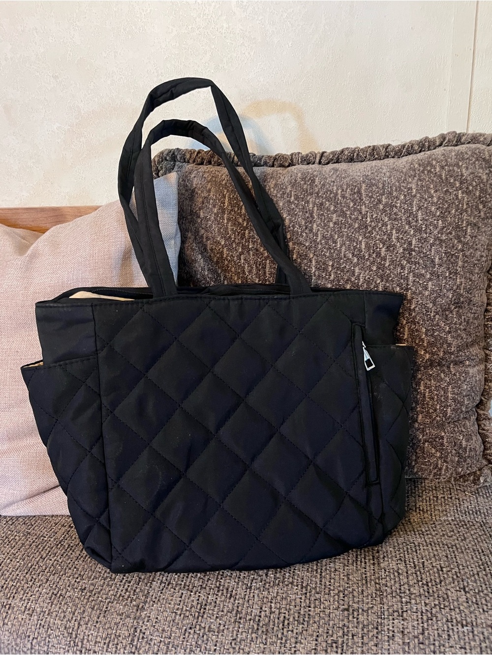 Quilted Black Tote Bag with Zipper Pocket